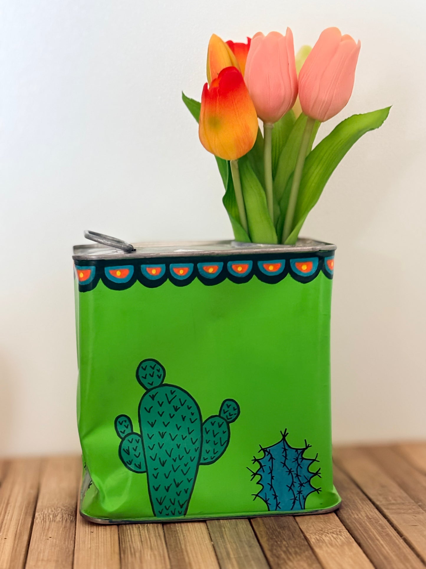 Vase en métal upcyclé – Cactus