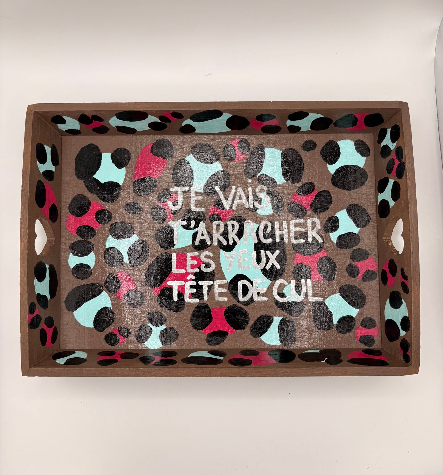 Plateau Léo «  je vais t arracher les yeux tête de cul « 