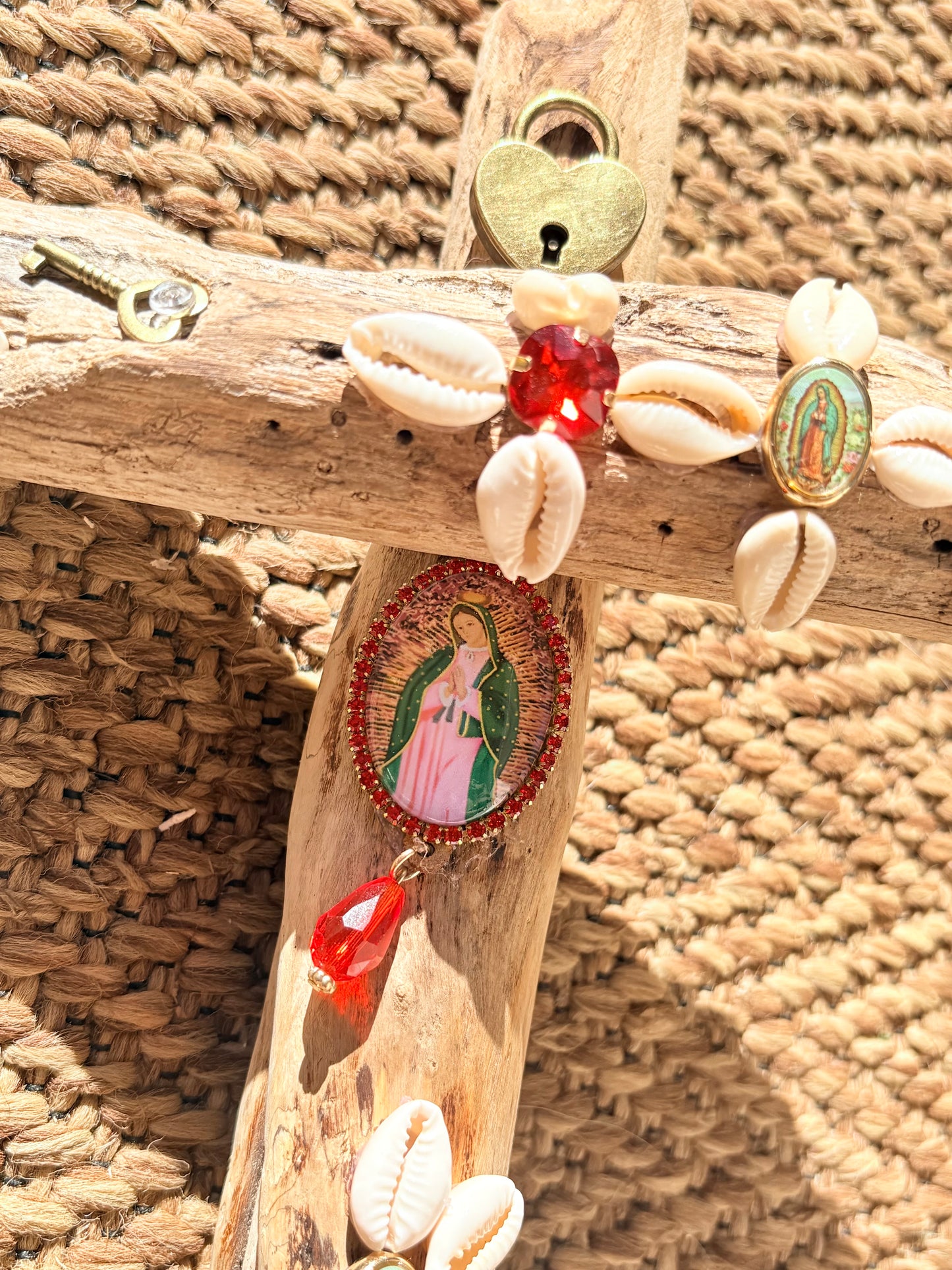 Croix vierge rouge « collection Ibiza »