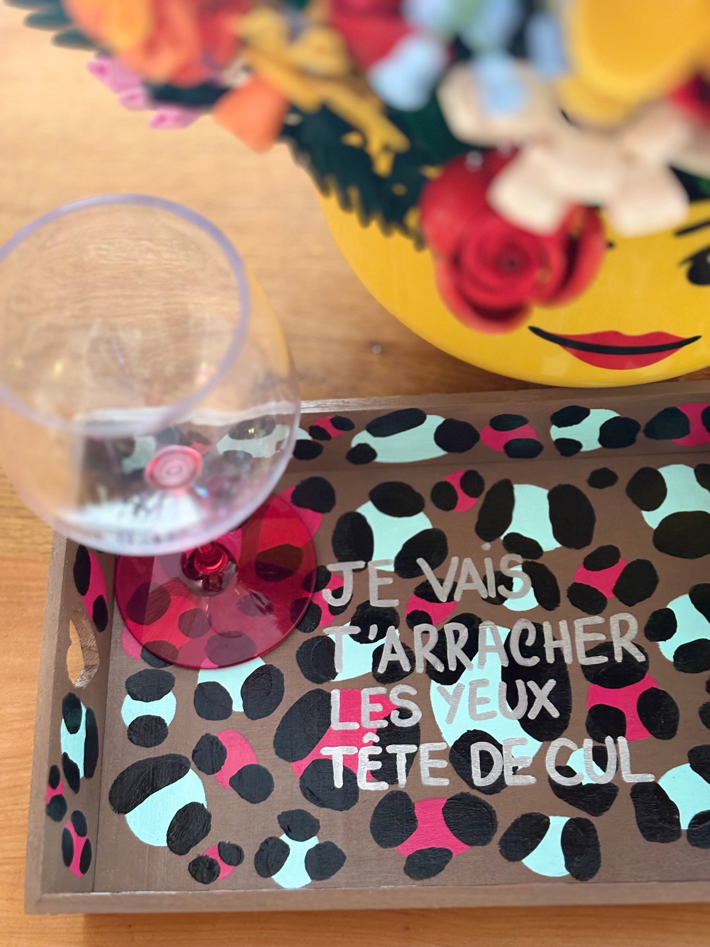 Plateau Léo «  je vais t arracher les yeux tête de cul « 