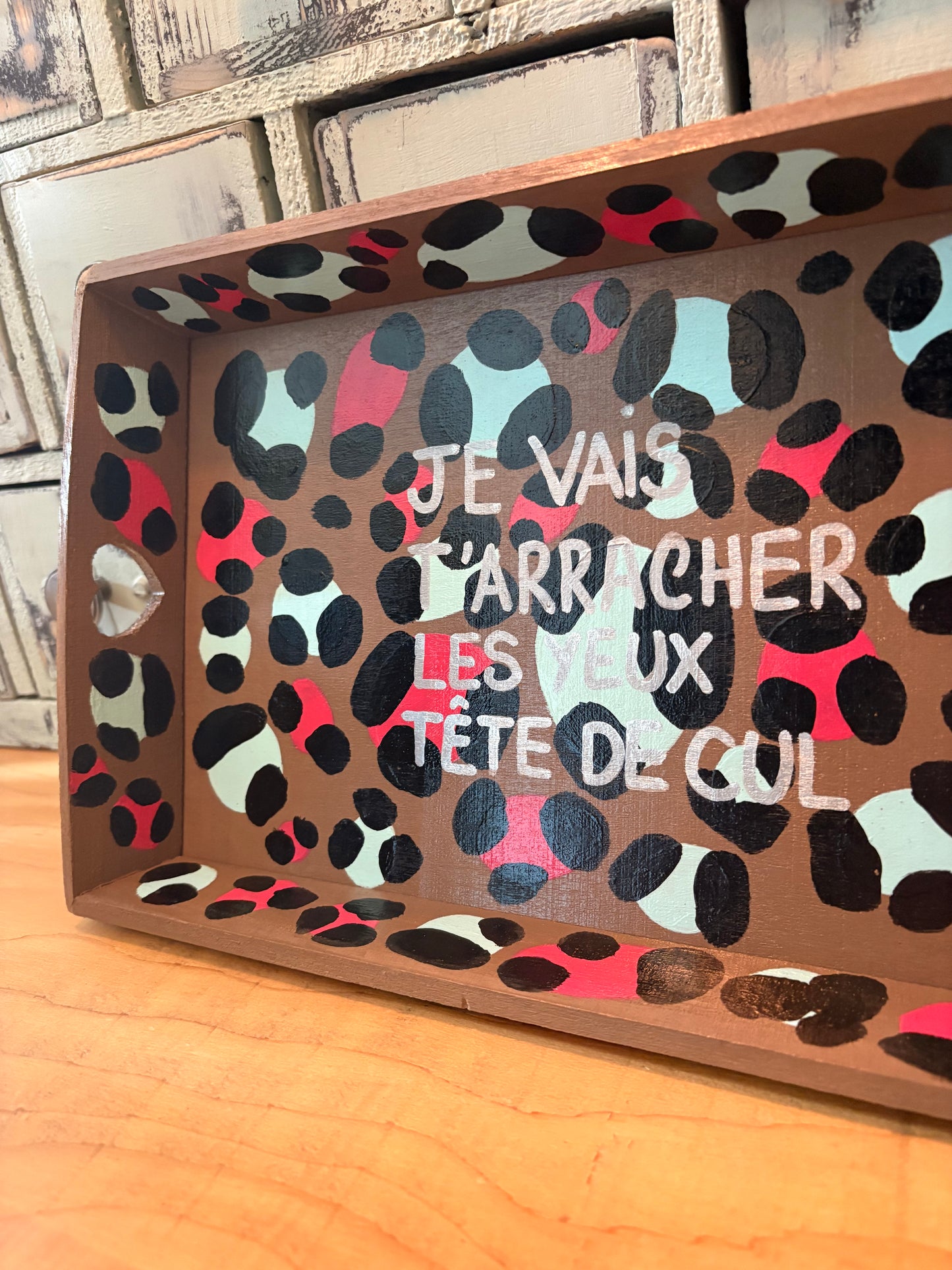 Plateau Léo «  je vais t arracher les yeux tête de cul « 