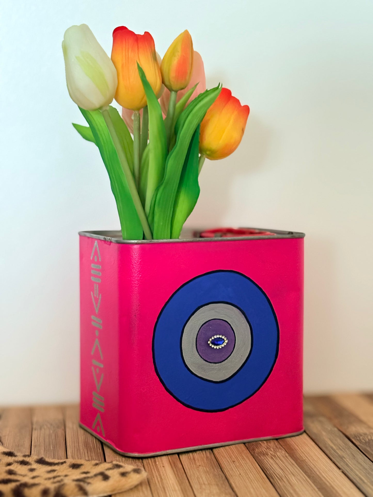 Vase en métal upcyclé Œil rose