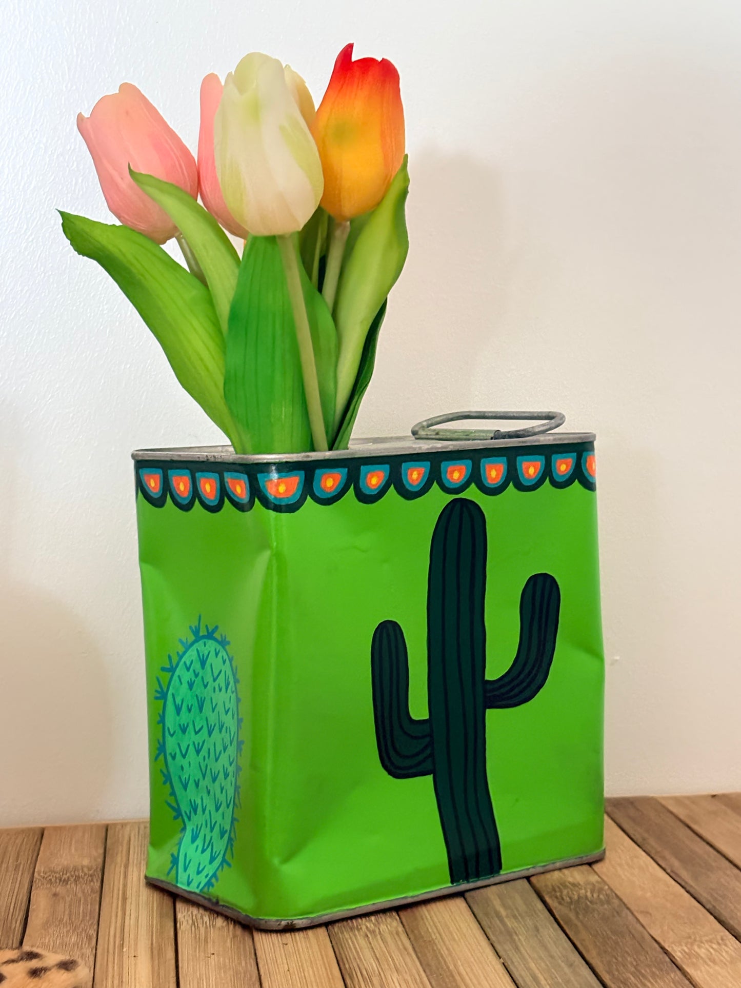 Vase en métal upcyclé – Cactus
